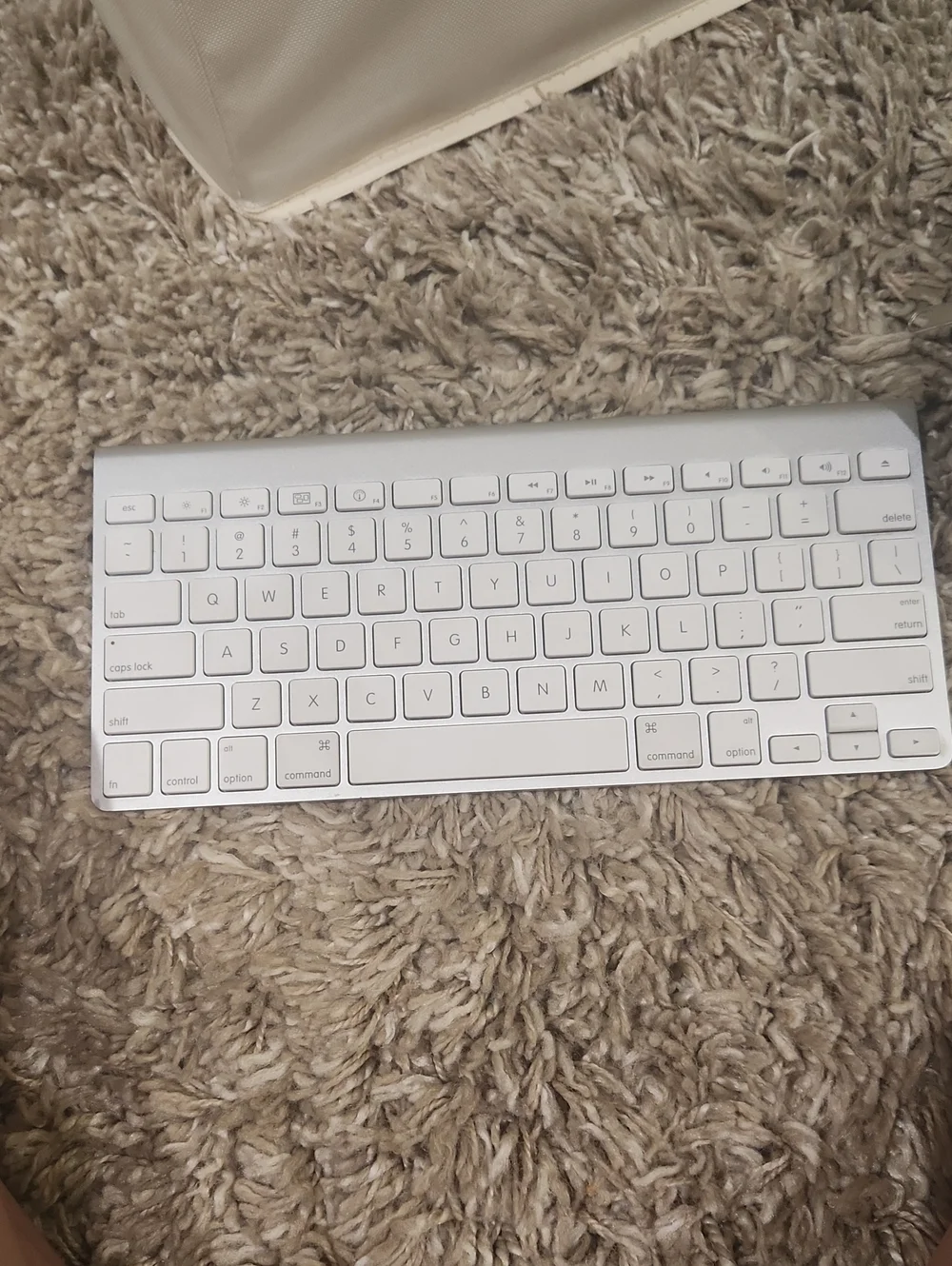 Apple Wireless Aluminum Keyboard — Silver and White